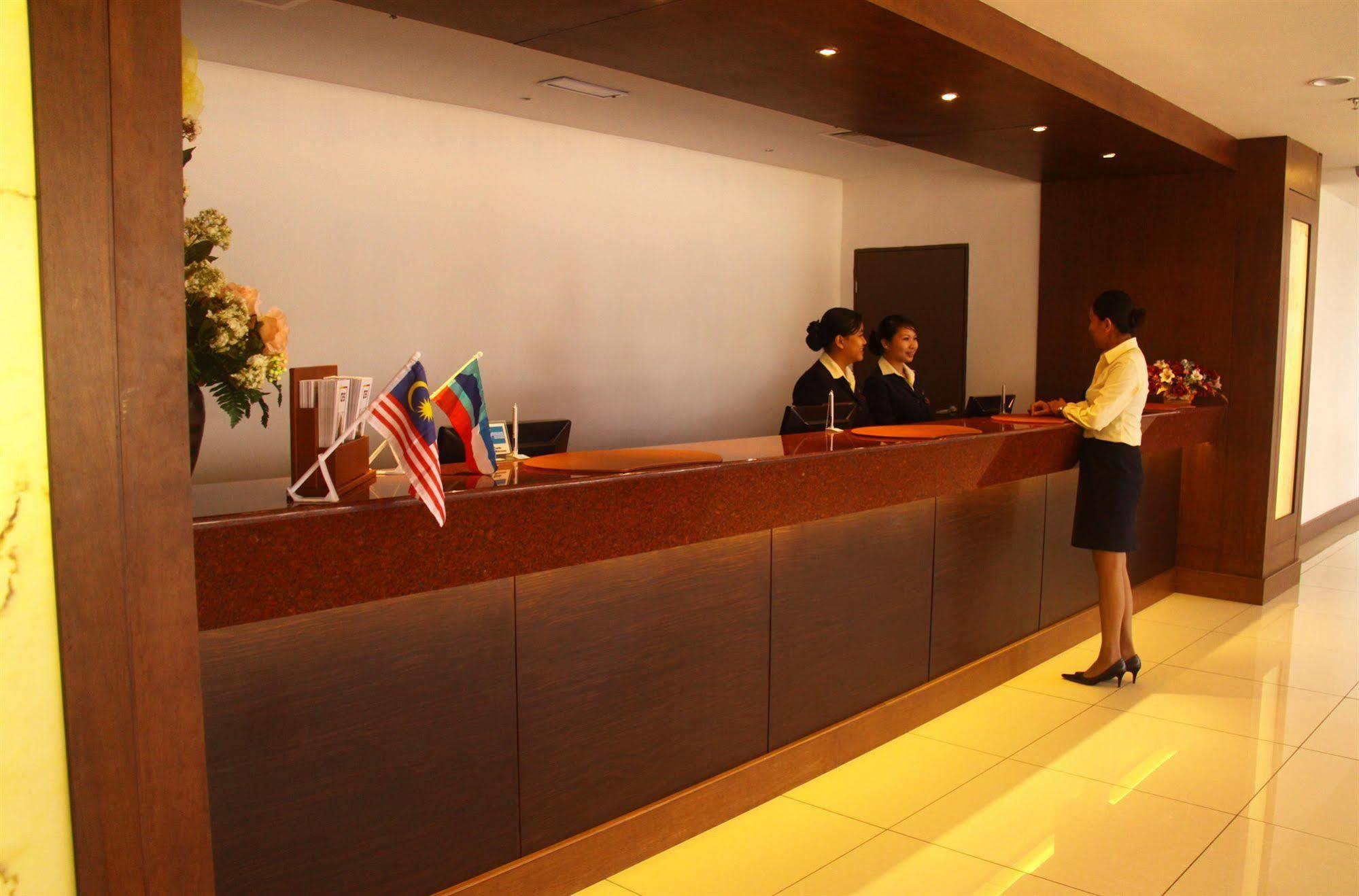 Gaya Centre Hotel Kota Kinabalu Exterior foto